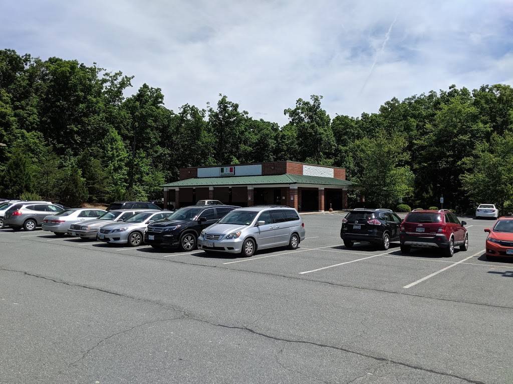 Sals Italian Restaurant & Pizzeria | restaurant | 198 Turkeysag Trail, Palmyra, VA 22963, USA | 4345897230 OR +1 434-589-7230