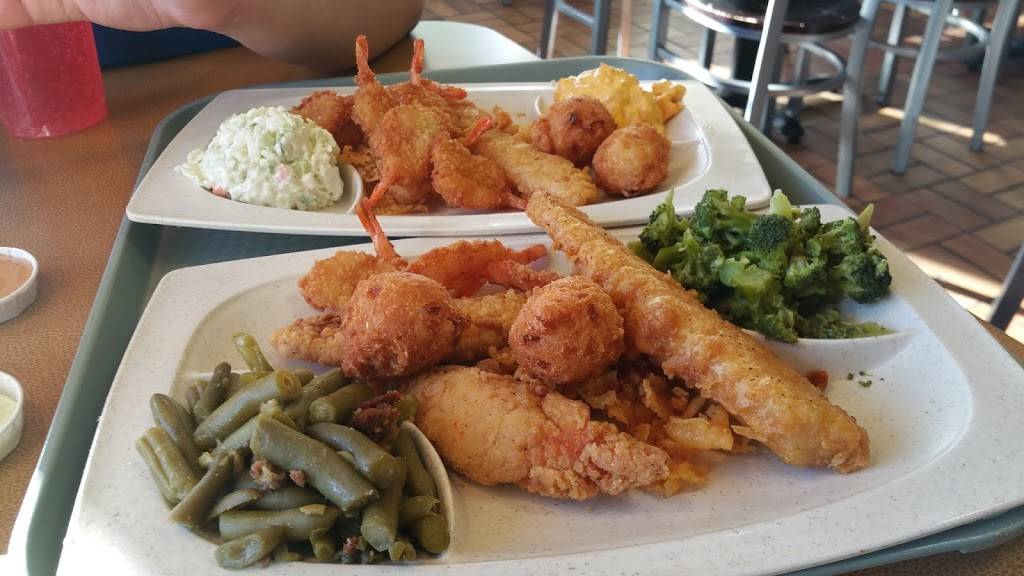 Captain Ds | restaurant | 920 S Grand Blvd, St. Louis, MO 63103, USA | 3147729775 OR +1 314-772-9775