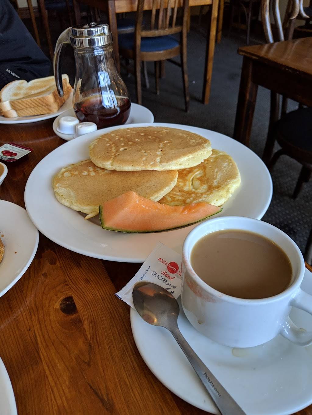 Kings Diner | restaurant | 906 Kingston Rd, Toronto, ON M4E 1S5, Canada | 6473493016 OR +1 647-349-3016