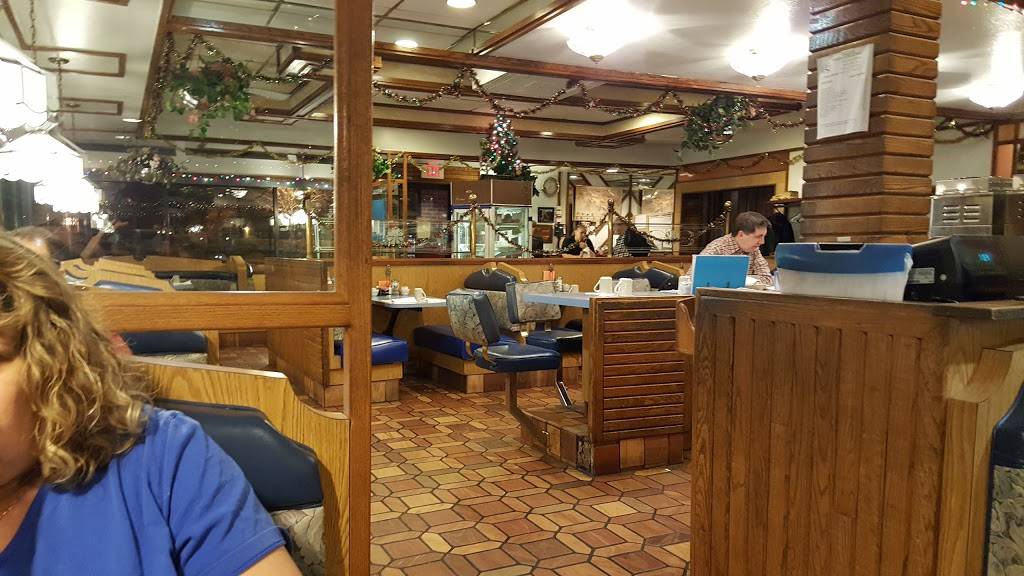 Bob & Annes Restaurant | restaurant | 1739 N Sheridan Rd, Waukegan, IL 60085, USA | 8476628770 OR +1 847-662-8770