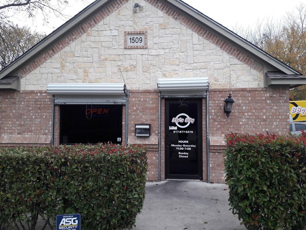 Kipz BBQ | restaurant | 1509 Evans Ave, Fort Worth, TX 76104, USA | 8178775479 OR +1 817-877-5479