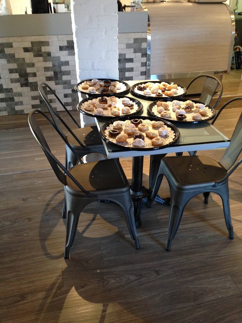 Chantilly Beignes Bistro | restaurant | 619 Rue Principale, Laval, QC H7X 1C7, Canada | 4509699619 OR +1 450-969-9619