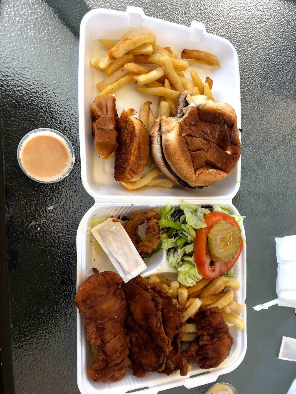 Leos Burgers | restaurant | 701 E Alondra Blvd, Compton, CA 90221, USA | 3106082134 OR +1 310-608-2134