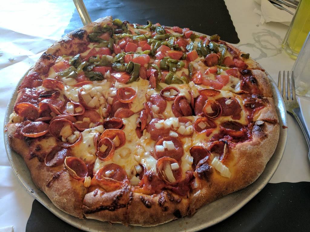 Filippos Italian Restaurant | restaurant | 6915 W Lincoln Ave, Milwaukee, WI 53219, USA | 4143214040 OR +1 414-321-4040