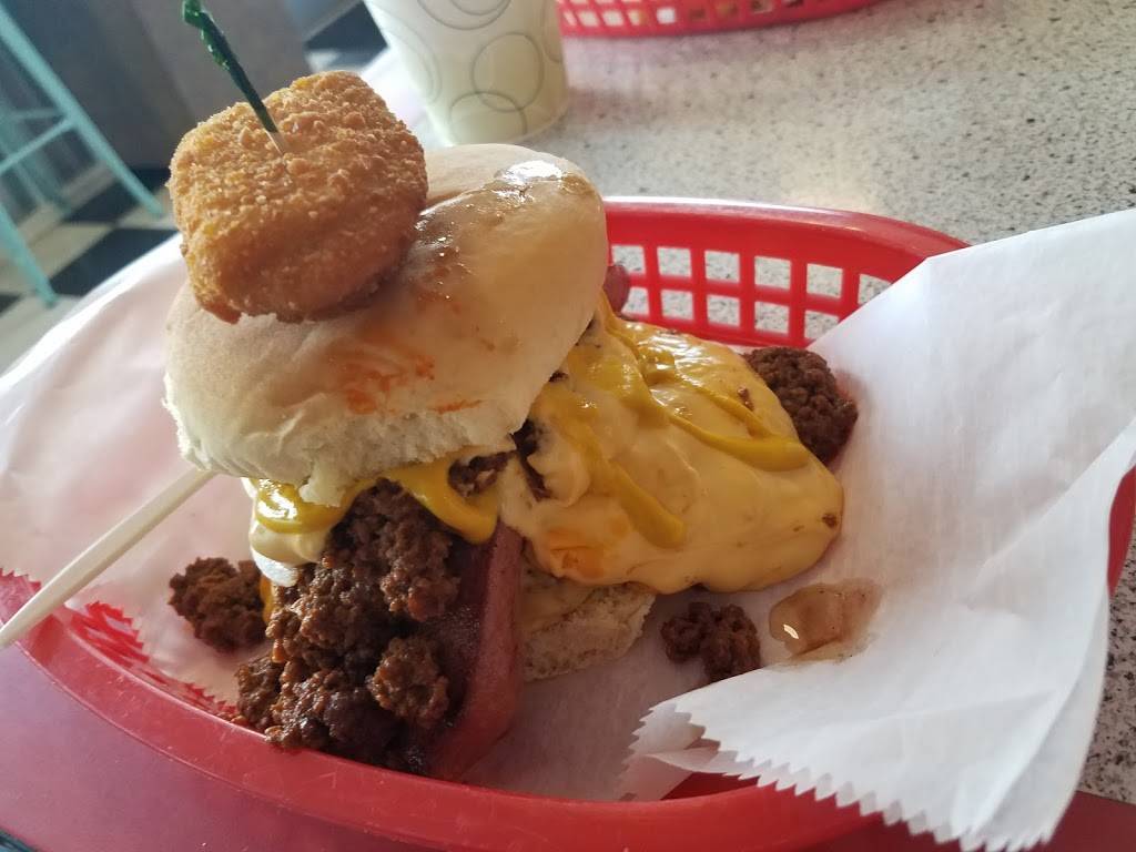 Avilla Diner and Dairy Treat | restaurant | 712 S Main St, Avilla, IN 46710, USA | 2608974400 OR +1 260-897-4400