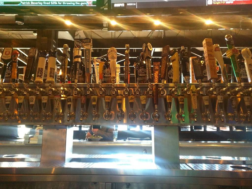 Bulldog Ale House | restaurant | 394 E Irving Park Rd, Roselle, IL 60172, USA | 6305290333 OR +1 630-529-0333