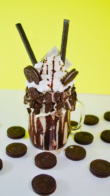 Monster Shakes | restaurant | 425 S Sunrise Way Suite H-7, Palm Springs, CA 92262, USA | 7603259803 OR +1 760-325-9803