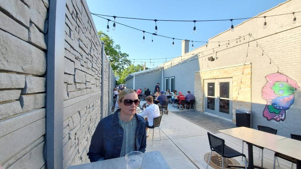 One Twenty Live | restaurant | 120 W Bartlett Ave, Bartlett, IL 60103, USA | 6308558349 OR +1 630-855-8349