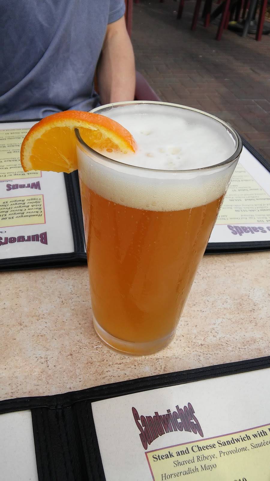 Red Horse Tavern LLC | restaurant | 118 W Washington St, Middleburg, VA 20117, USA | 5406876443 OR +1 540-687-6443