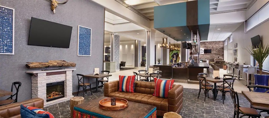 Lounge 201 and Patio | restaurant | 201 Marquette Ave NW, Albuquerque, NM 87102, USA | 5052473344 OR +1 505-247-3344