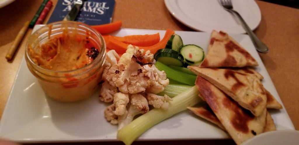 Luccas American Kitchen | restaurant | 428 Lancaster St, Leominster, MA 01453, USA | 9785377100 OR +1 978-537-7100