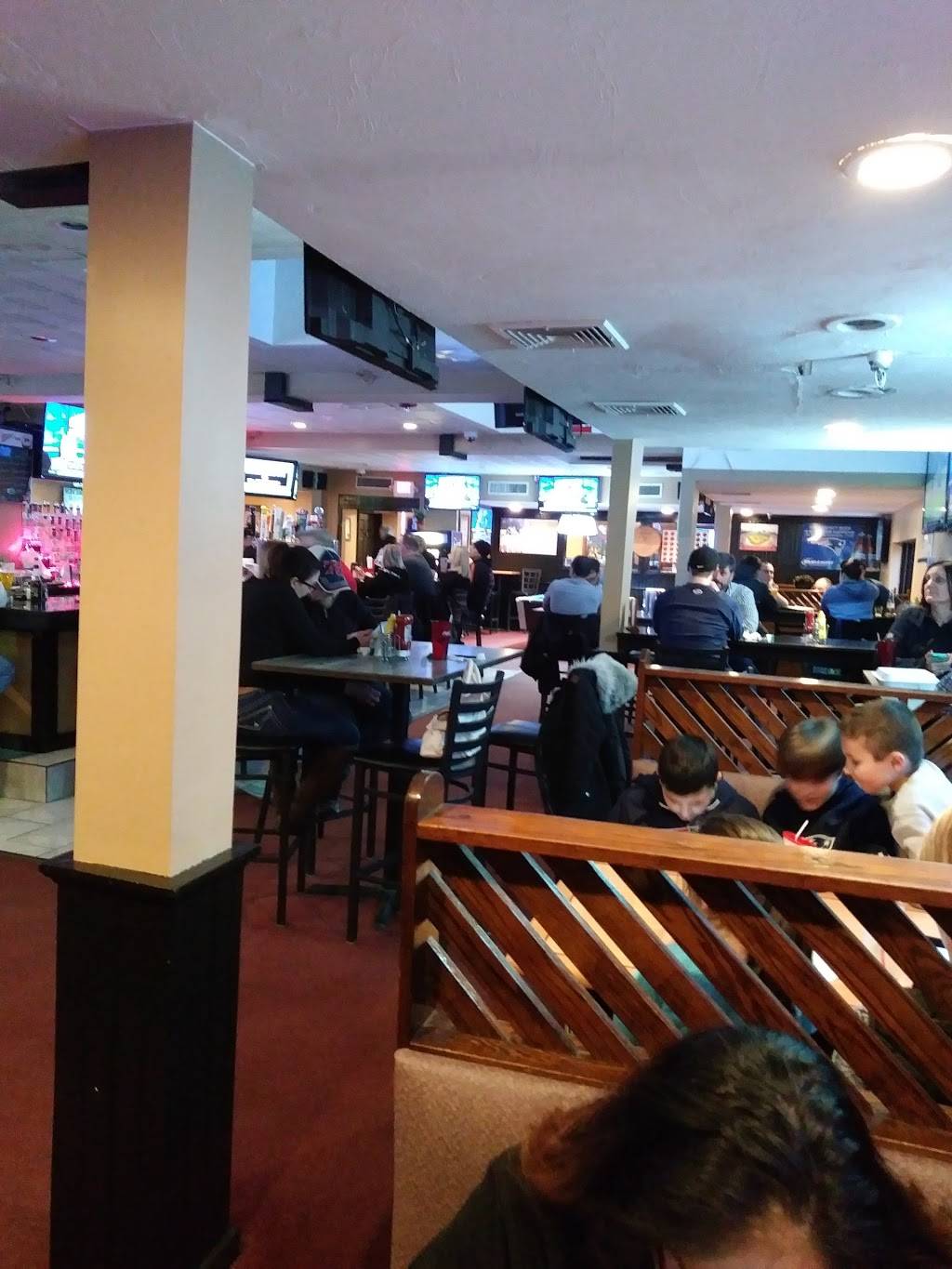 Gridiron Sports Bar | restaurant | 2416 Grand Army of the Republic Hwy, Swansea, MA 02777, USA | 5083796168 OR +1 508-379-6168