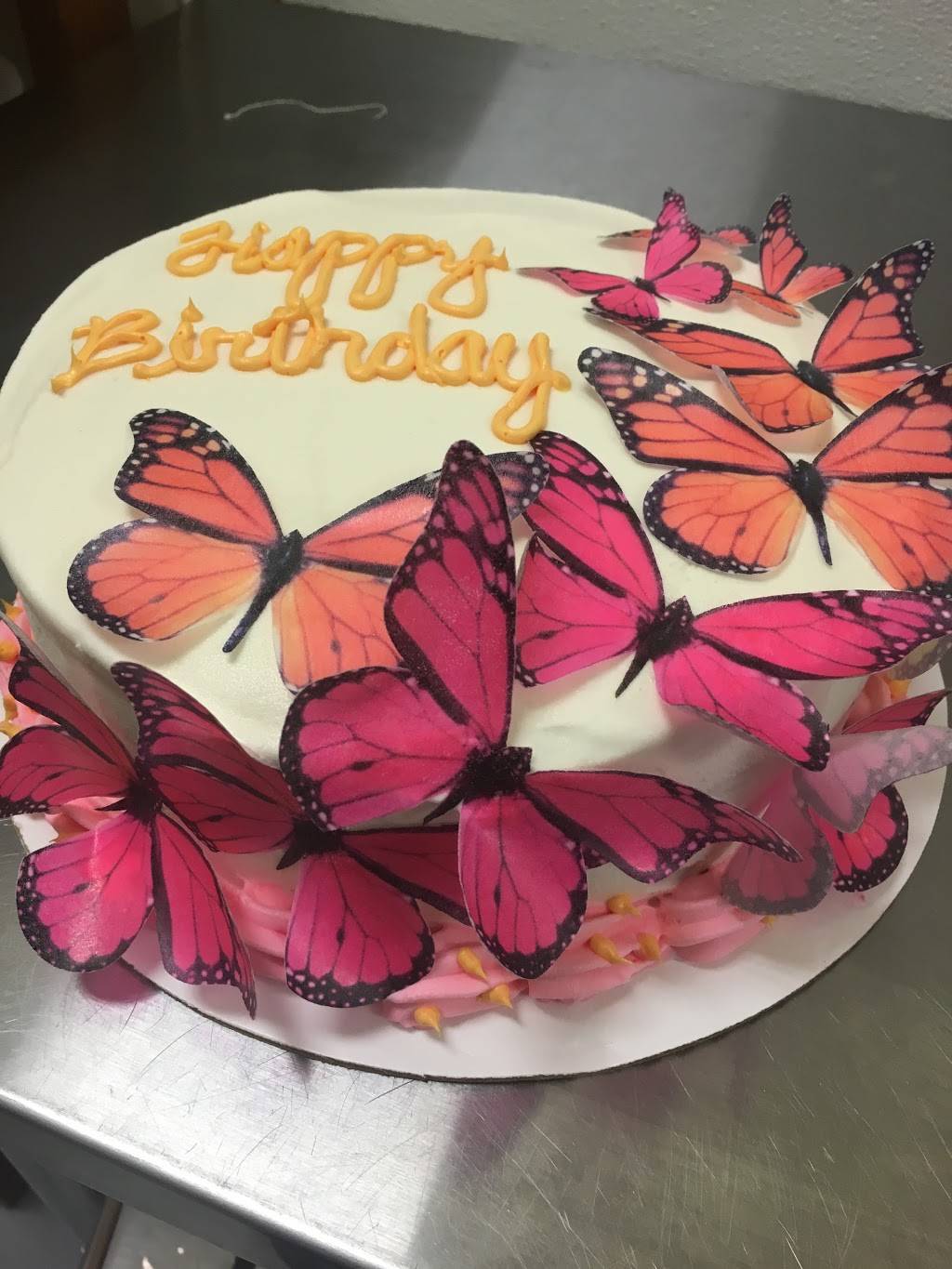 Hersheys Ice Cream • Hersheys Shake Shop | restaurant | 700 Fieldstone Dr NE #114, Leesburg, VA 20176, USA | 7036873982 OR +1 703-687-3982