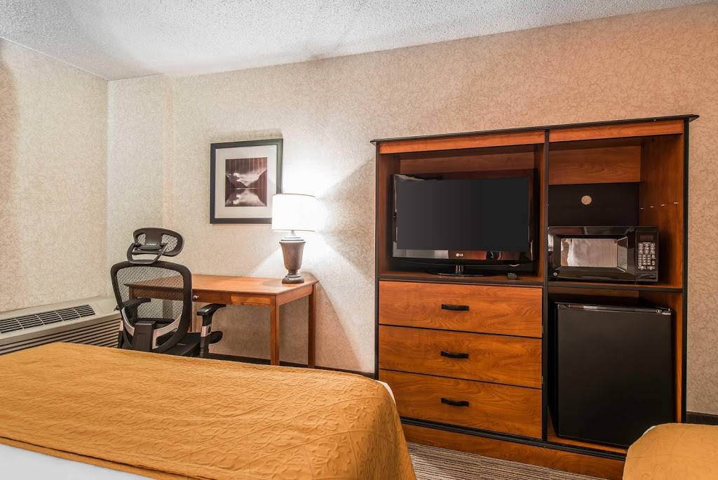 Quality Inn & Suites Garden Of The Gods | restaurant | 555 W Garden of the Gods Rd, Colorado Springs, CO 80907, USA | 7195939119 OR +1 719-593-9119