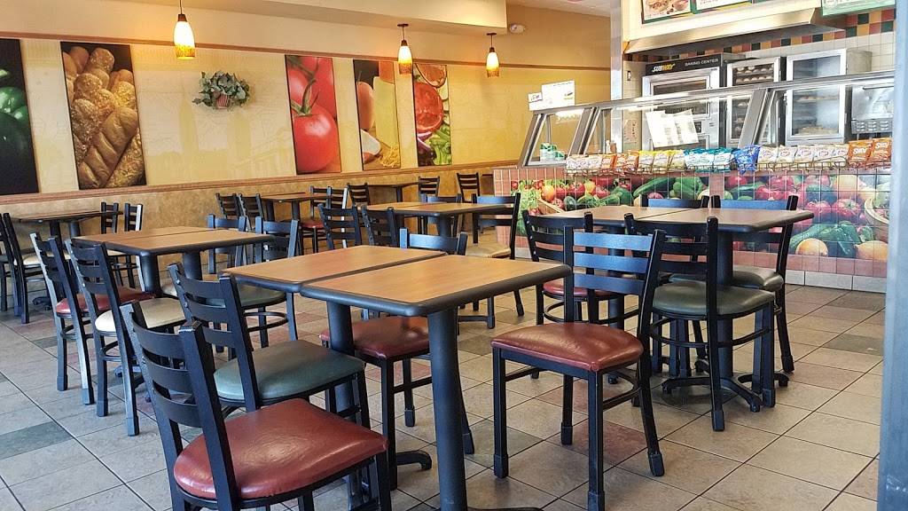 Subway | restaurant | 118 W Stetson Ave, Hemet, CA 92543, USA | 9519298533 OR +1 951-929-8533