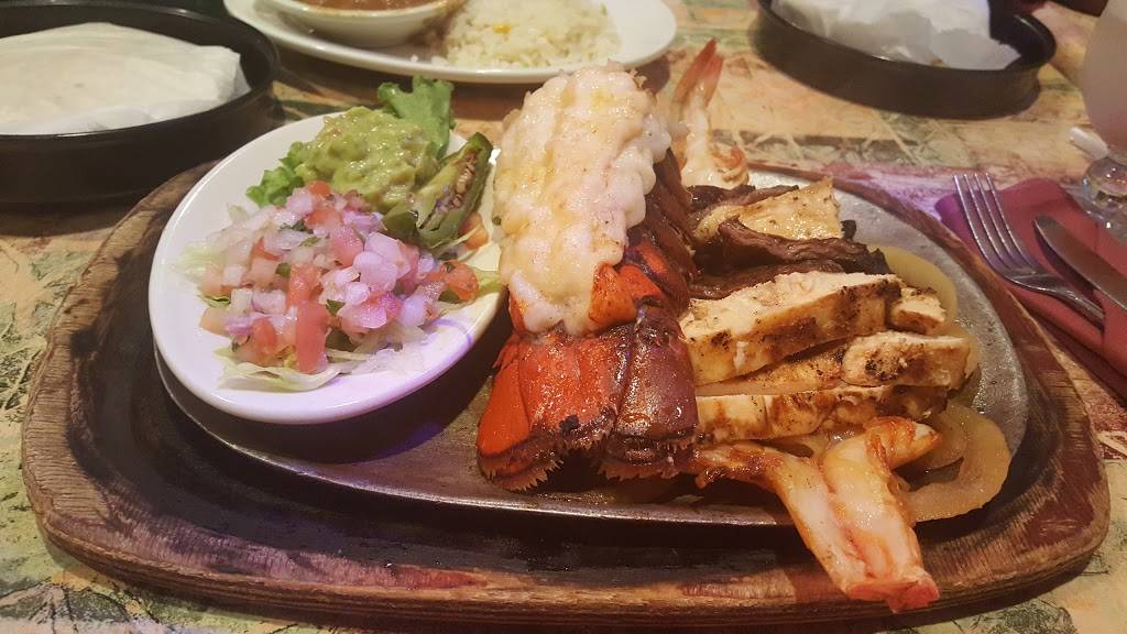 El-Gavilan Restaurant | restaurant | 8805 Flower Ave, Silver Spring, MD 20901, USA | 3015874197 OR +1 301-587-4197