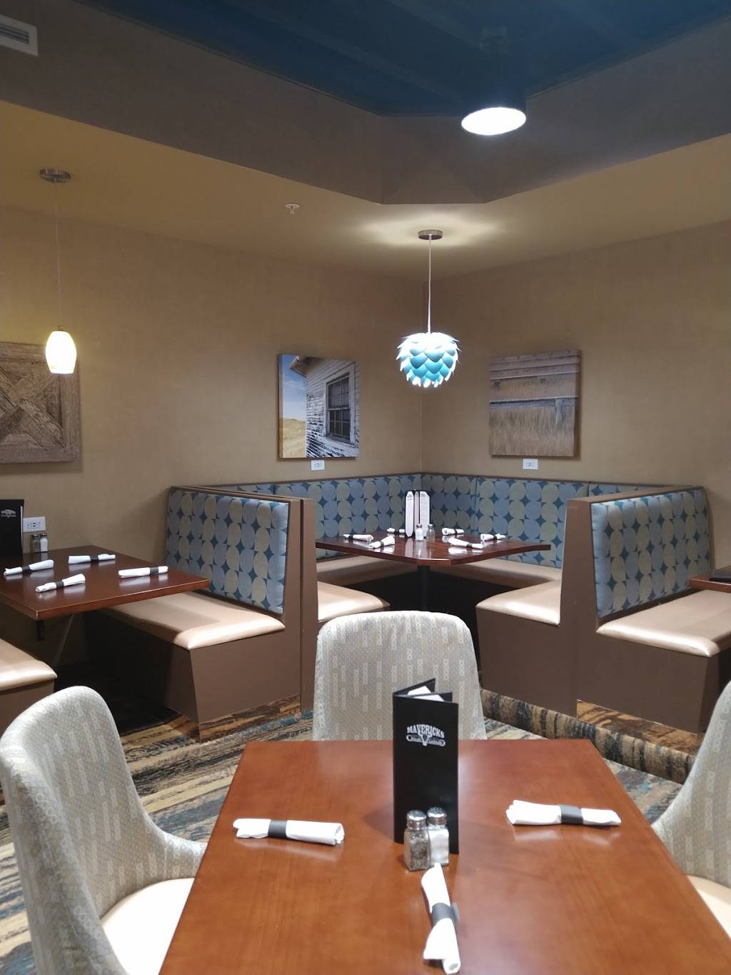 Mavericks Steak & Cocktails | restaurant | 500 Division St, Waite Park, MN 56387, USA | 3206407998 OR +1 320-640-7998