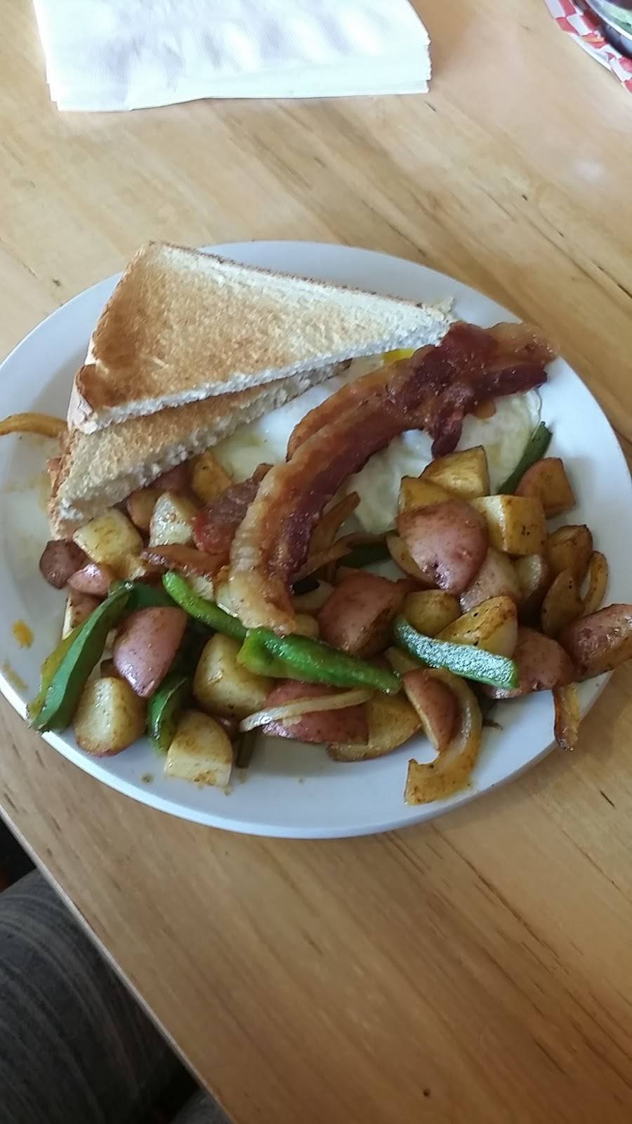 World Famous MOMS | restaurant | 204 S Main St, Aubrey, TX 76227, USA | 9402024940 OR +1 940-202-4940