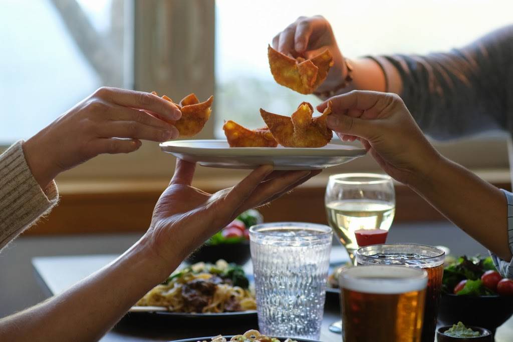 HuHot Mongolian Grill | restaurant | 2101 N 120th St, Omaha, NE 68164, USA | 4024988890 OR +1 402-498-8890