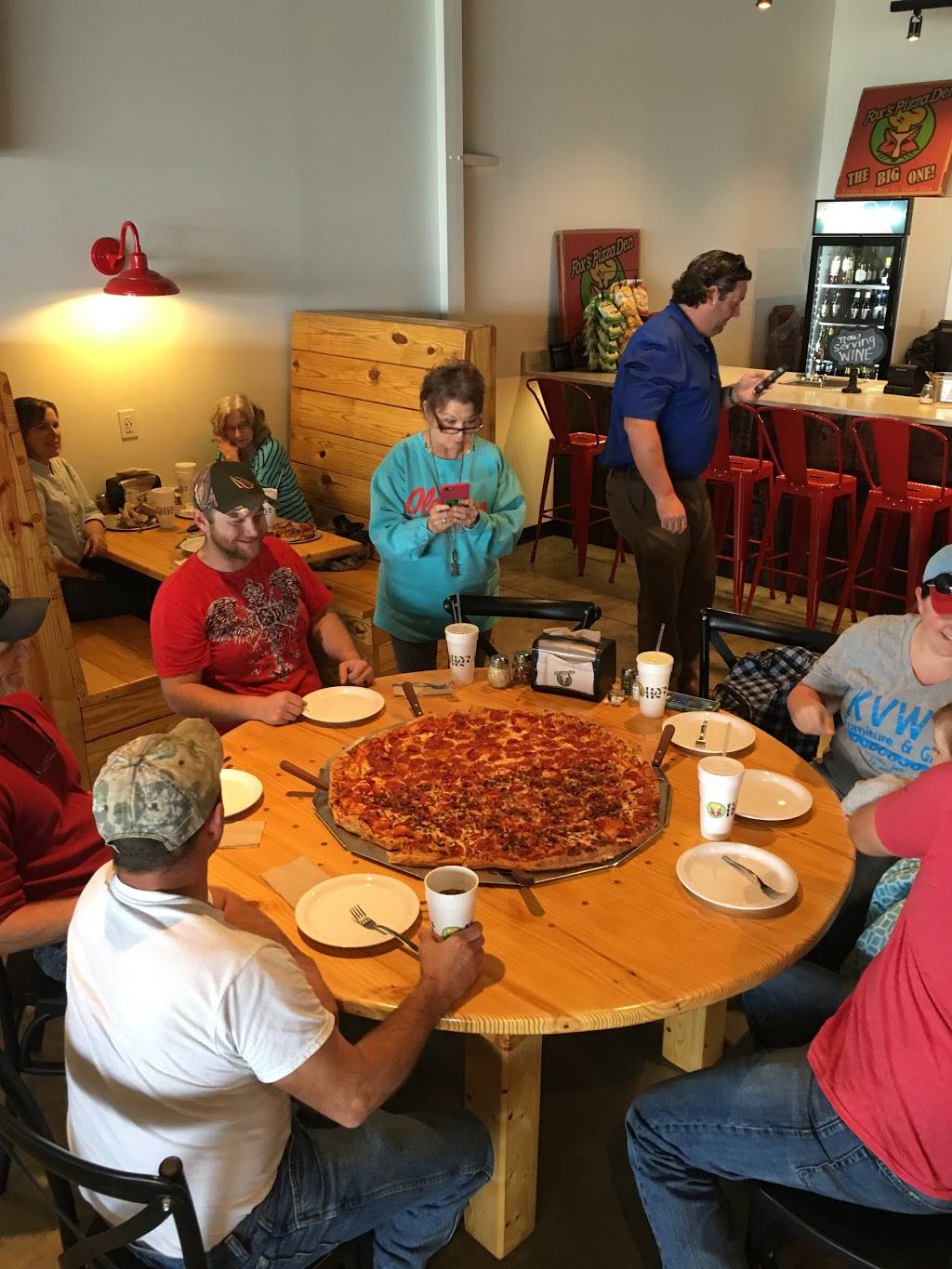 Fox’s Pizza Den | restaurant | 1685 N Coley Rd, Tupelo, MS 38801, USA | 6628913697 OR +1 662-891-3697