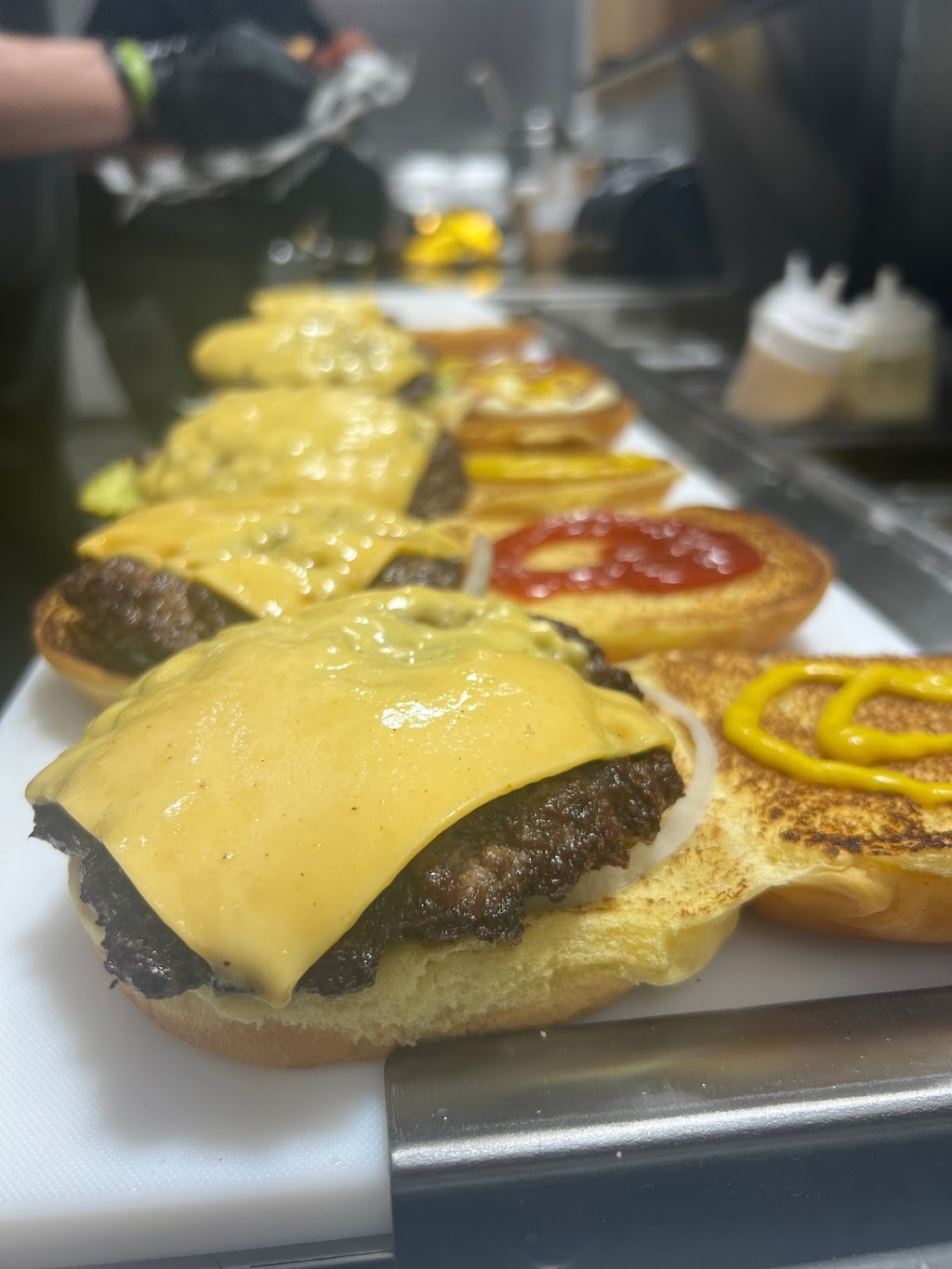 RetroBurger | meal takeaway | 17800 Chillicothe Rd #103, Chagrin Falls, OH 44023, USA | 4405140001 OR +1 440-514-0001