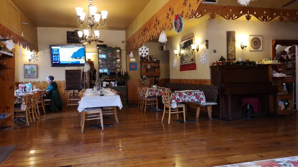 Izba | restaurant | 648 The Queensway, Etobicoke, ON M8Y 1K7, Canada | 4162517177 OR +1 416-251-7177