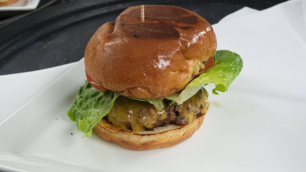 The Edge Restaurant and Bar | restaurant | 15659 Marina Dr, Montgomery, TX 77356, USA | 9367035041 OR +1 936-703-5041