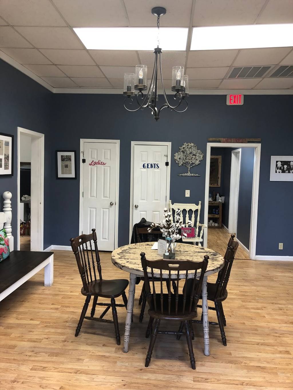 Annas Place | restaurant | 10380 Holtville Rd, Deatsville, AL 36022, USA | 3345434331 OR +1 334-543-4331