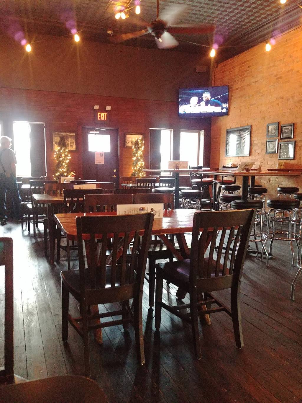 Guarnieri Pizzeria | restaurant | 220 E Spring St, St Marys, OH 45885, USA | 4193942244 OR +1 419-394-2244