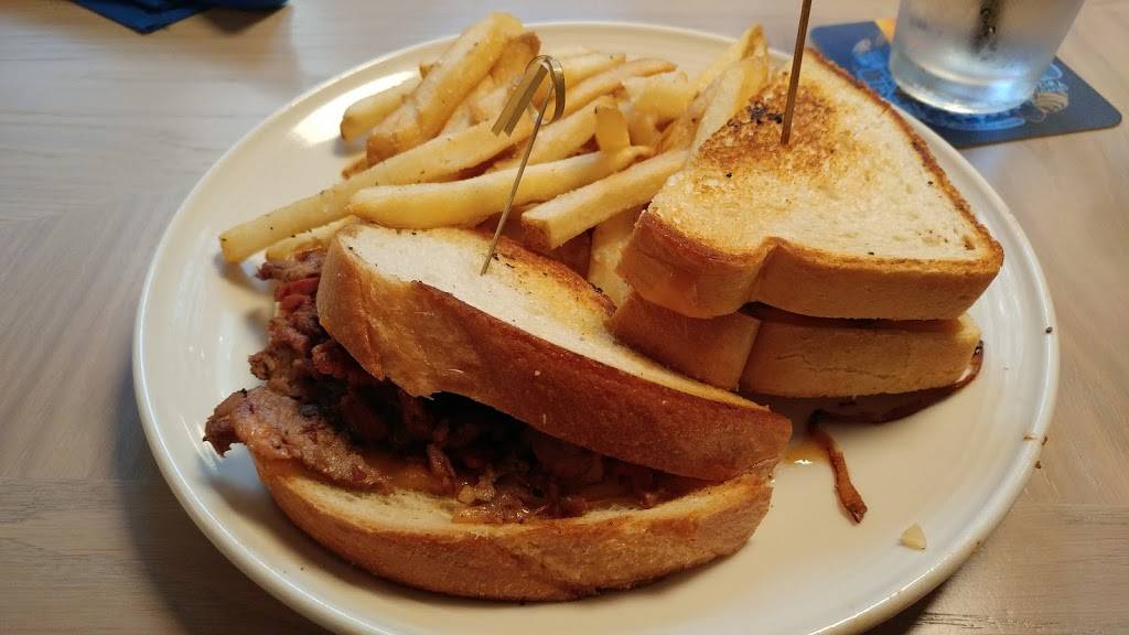 Blue Moon Taphouse | restaurant | 333 Waterside Dr #108, Norfolk, VA 23510, USA | 7574267433 OR +1 757-426-7433