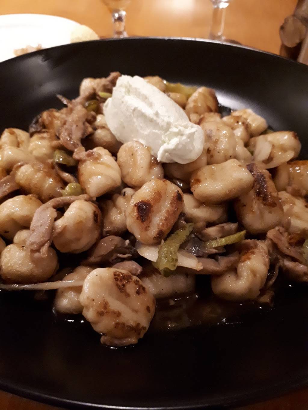 Bistro La Seigneurie | restaurant | 392 Rue Notre Dame, Montebello, QC J0V 1L0, Canada | 8194236341 OR +1 819-423-6341