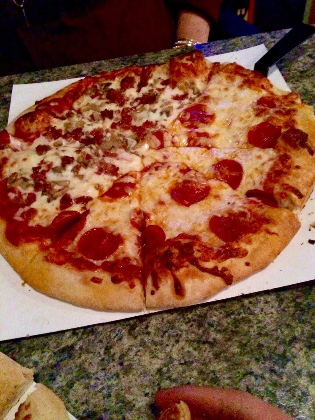 Joes Pizza & Sports Bar | restaurant | 127 E Bridge St, Plainwell, MI 49080, USA | 2696851162 OR +1 269-685-1162