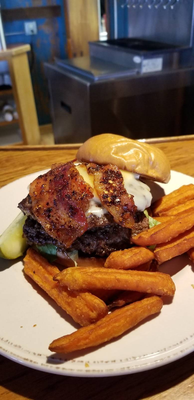 Rustys Waterin Hole & Chowhouse | restaurant | 1901 WI-46, New Richmond, WI 54017, USA | 7152463433 OR +1 715-246-3433