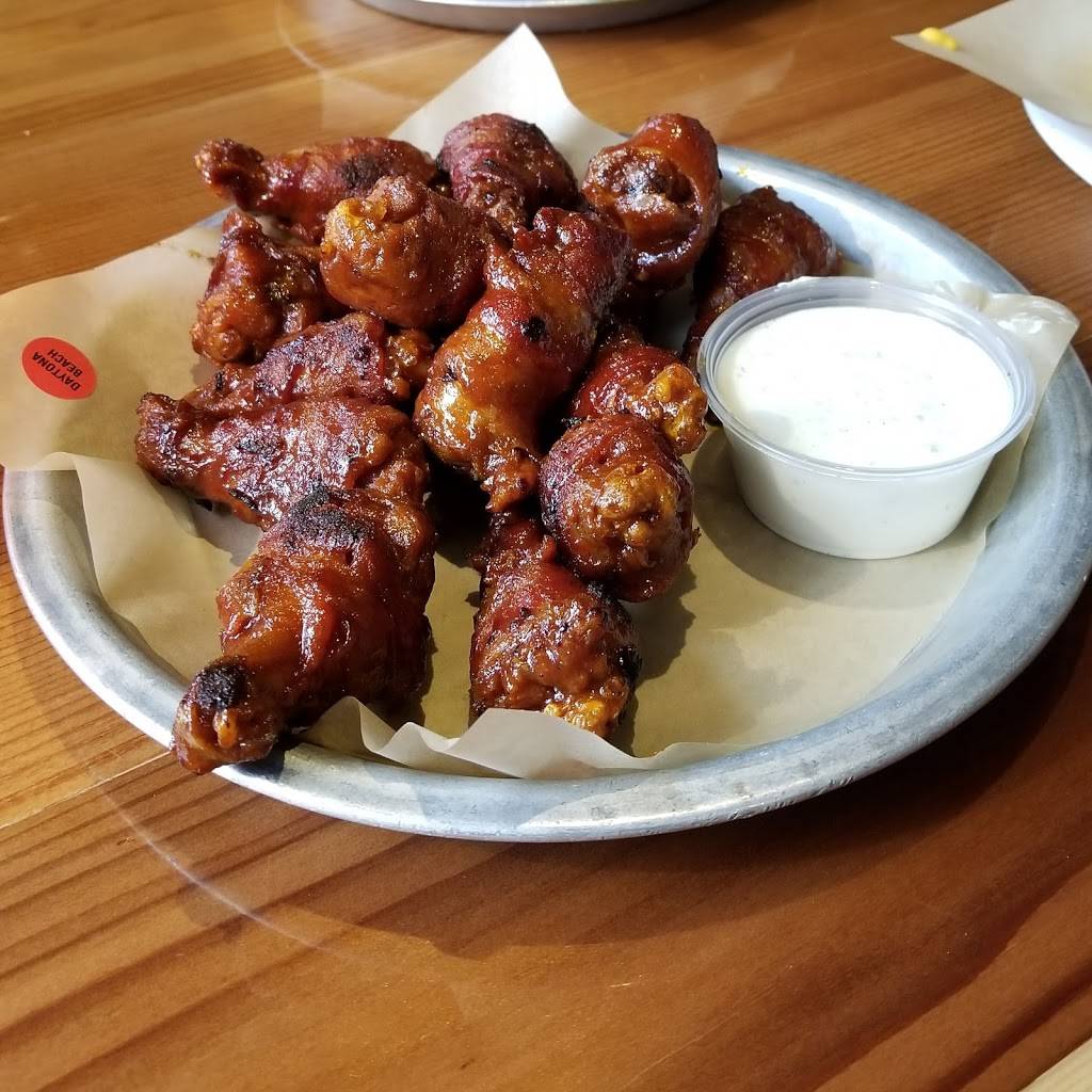 Hooters | restaurant | 941 E Highway 131, Jeffersonville, IN 47130, USA | 8122849464 OR +1 812-284-9464