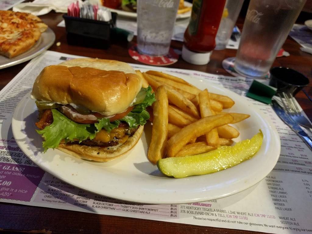 Winking Lizard Tavern | restaurant | 25800 Central Pkwy, Beachwood, OH 44122, USA | 2164540380 OR +1 216-454-0380