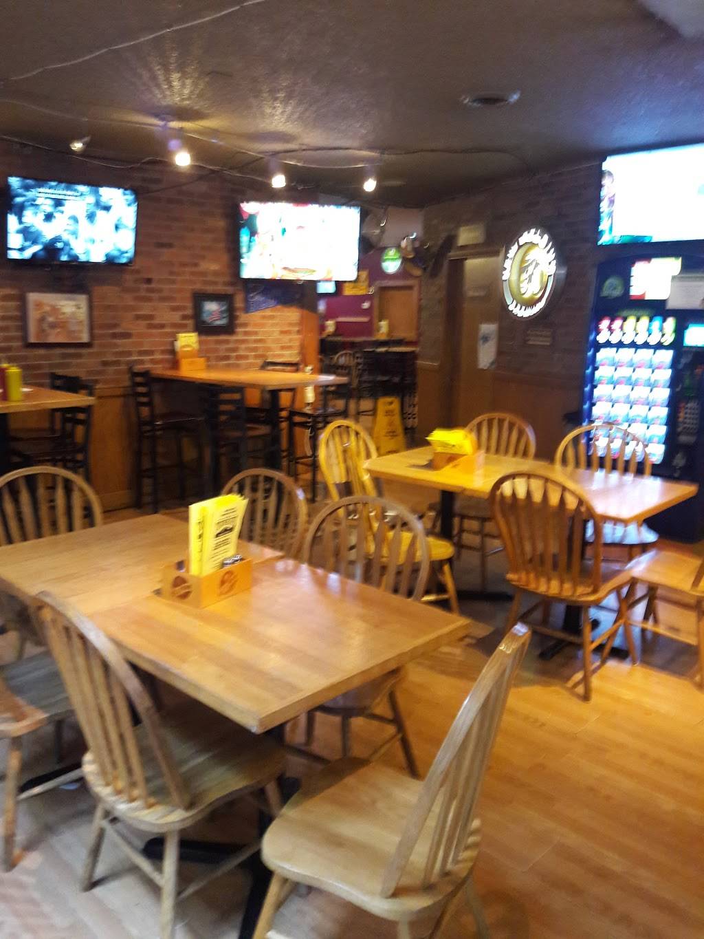 Townhouse Sports Grill | restaurant | 907 Manitou Ave, Manitou Springs, CO 80829, USA | 7196851085 OR +1 719-685-1085