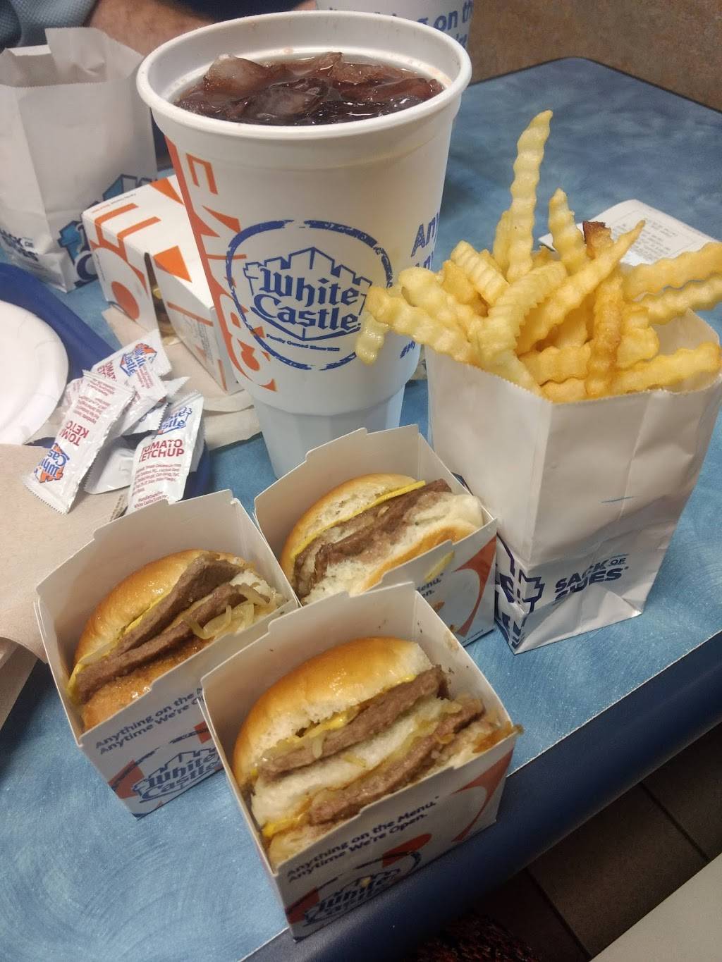 White Castle | restaurant | 1265 Normantown Rd, Romeoville, IL 60446, USA | 8152934101 OR +1 815-293-4101
