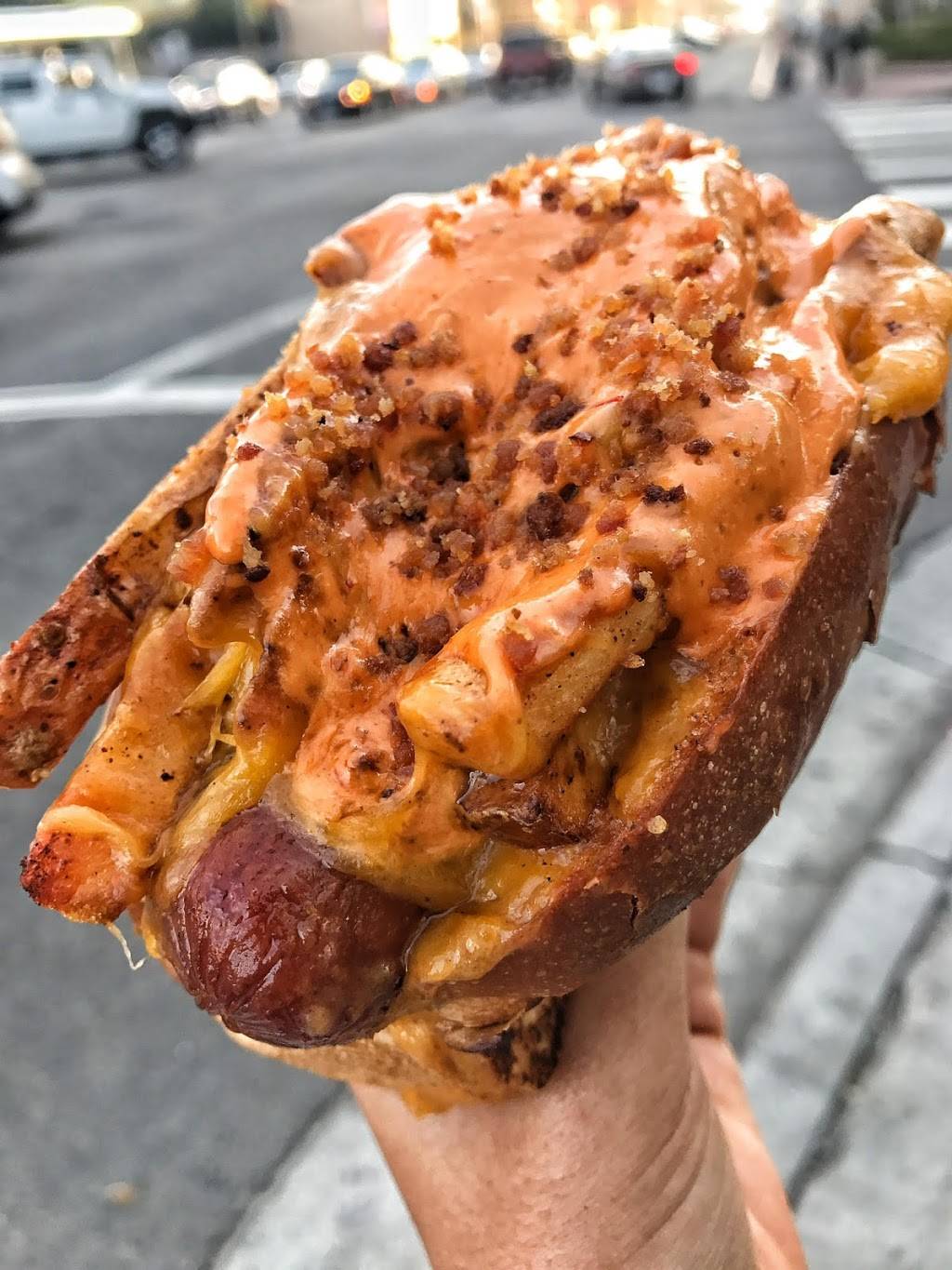 Dirt Dog Pasadena | restaurant | 20 Union St UNIT 160, Pasadena, CA 91103, USA | 6263455306 OR +1 626-345-5306