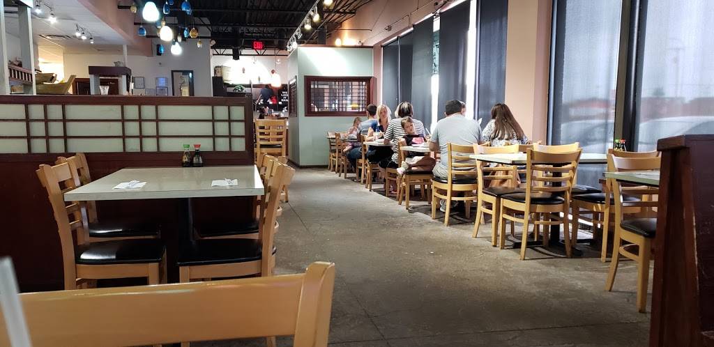 Black Pine Tree Sushi Bar | restaurant | 18700 Eureka Rd, Southgate, MI 48195, USA | 7342848700 OR +1 734-284-8700