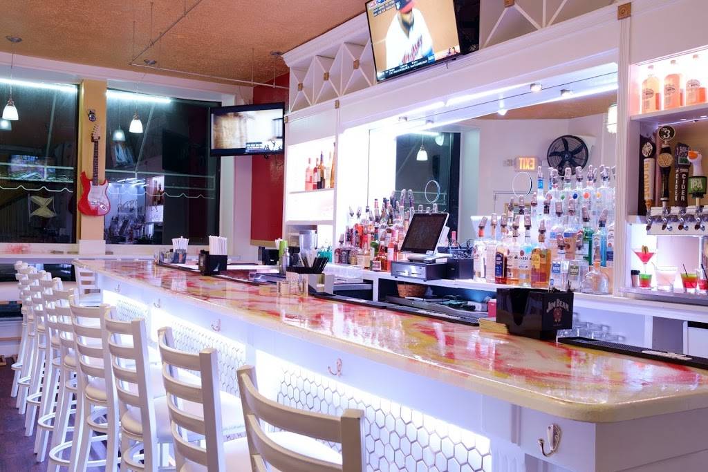 Peppa Flame Restaurant and Lounge | restaurant | 1401 E Clement St, Baltimore, MD 21230, USA | 4106468364 OR +1 410-646-8364