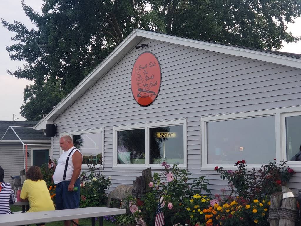 South Side Ice Yacht Club | restaurant | 1842 S Main St, Oshkosh, WI 54902, USA | 9202354470 OR +1 920-235-4470