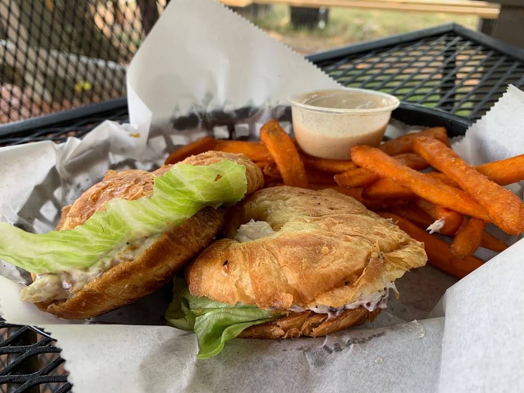 Nicks Lakeside Grill | restaurant | 2109 New Lake Rd, Spring City, TN 37381, USA | 4237100605 OR +1 423-710-0605