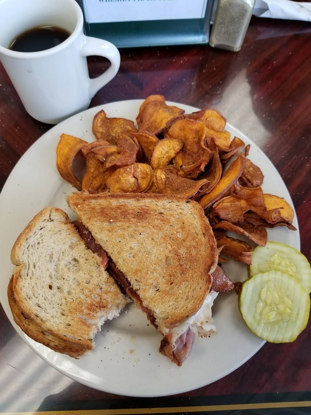 Robbies Cafe | restaurant | 803 Pinewood Way SW, Live Oak, FL 32064, USA | 3863302825 OR +1 386-330-2825