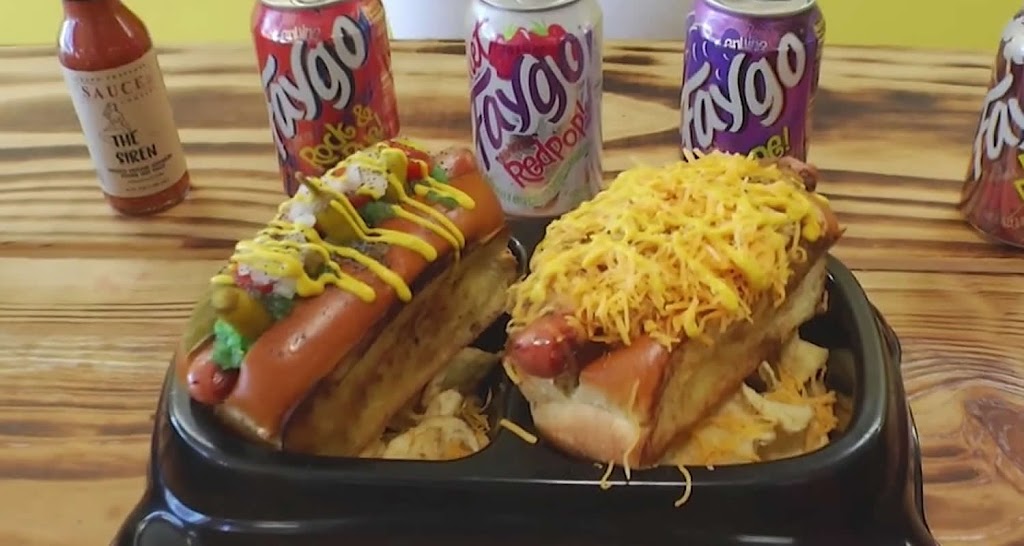 Dustys Dogz | restaurant | 416 N State St, St Ignace, MI 49781, USA | 2312683293 OR +1 231-268-3293