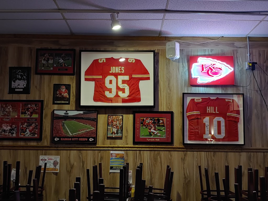 Rookies Sports Bar & Grill | restaurant | 105 East W Jackson Ave, Iola, KS 66749, USA | 6202285322 OR +1 620-228-5322