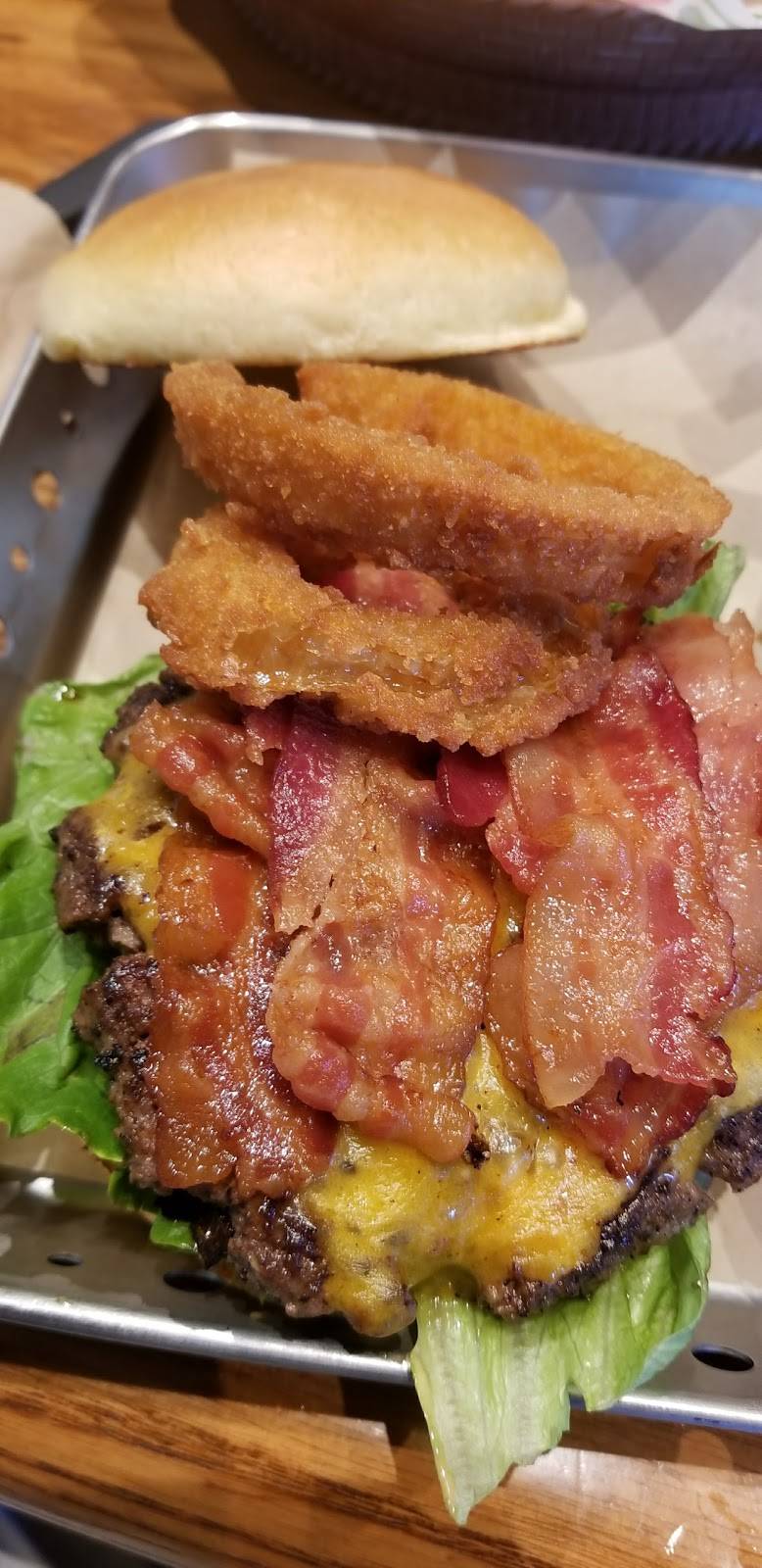 Chilis Grill & Bar | meal takeaway | 2000 Norwich-New London Turnpike, Uncasville, CT 06382, USA | 8608481114 OR +1 860-848-1114