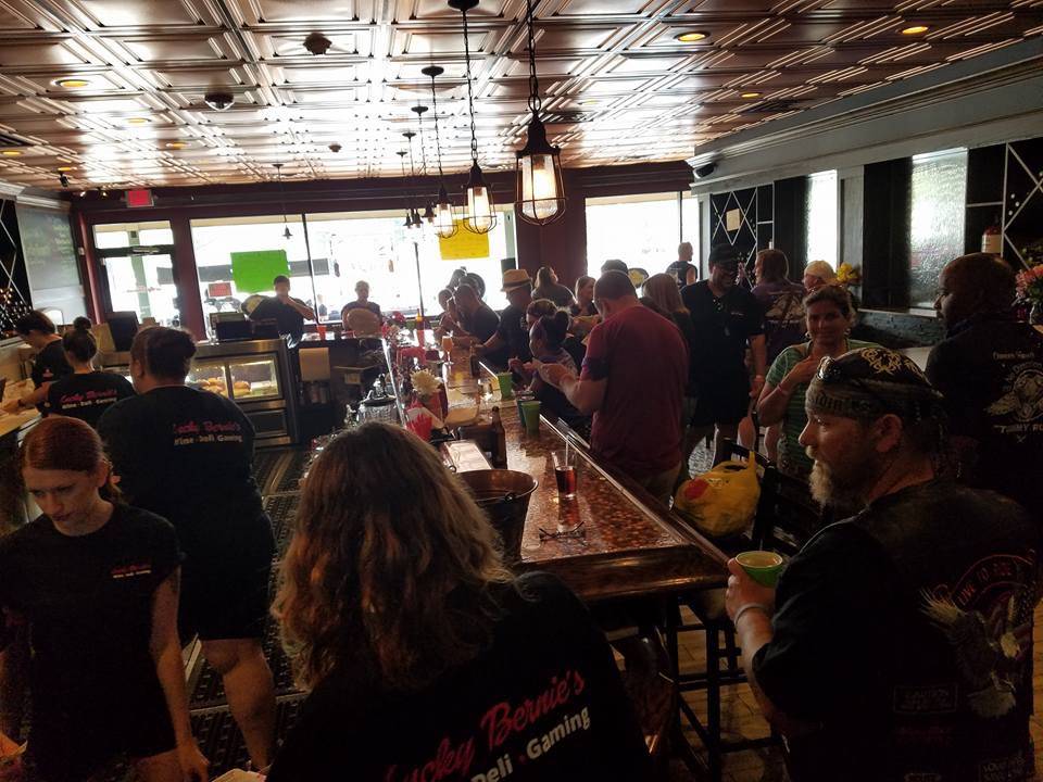 Lucky Bernie’s | restaurant | 2450 US-12, Spring Grove, IL 60081, USA | 8155813217 OR +1 815-581-3217