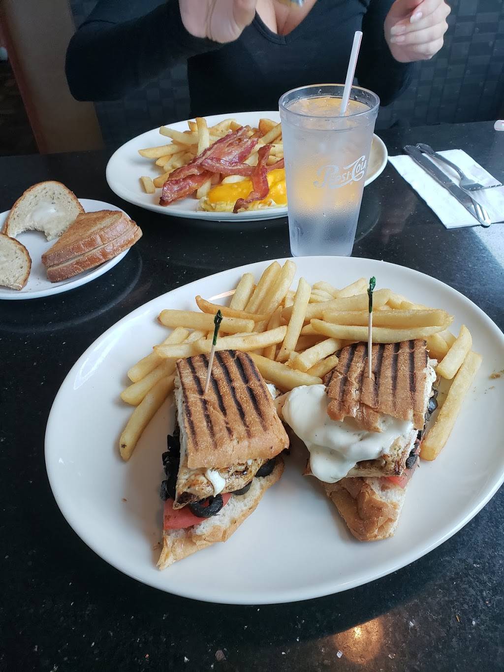 Parkview Diner | restaurant | 2939 Cropsey Ave, Brooklyn, NY 11214, USA | 7183339400 OR +1 718-333-9400