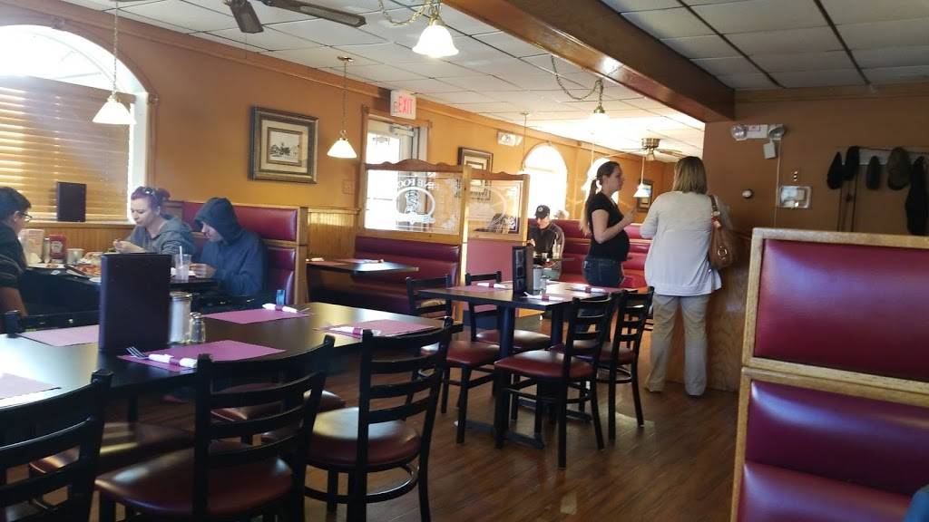 Russell Inn | restaurant | 65 Westfield Rd, Russell, MA 01071, USA | 4138623608 OR +1 413-862-3608