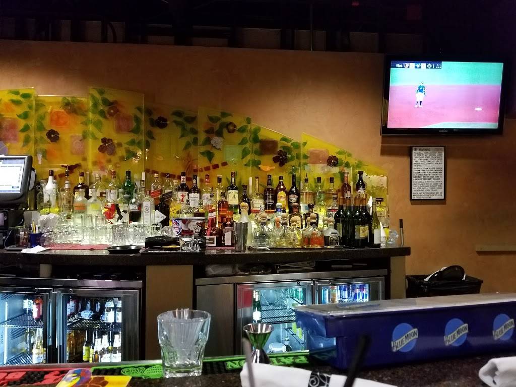 Que Bueno! Mexican Grille | restaurant | 8500 Peña Blvd, Denver, CO 80249, USA | 3033423372 OR +1 303-342-3372